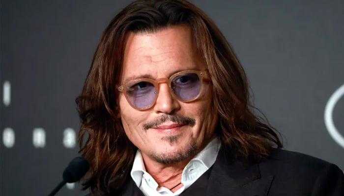 Johnny Depp spreads joy at childrens hospital with sweet move