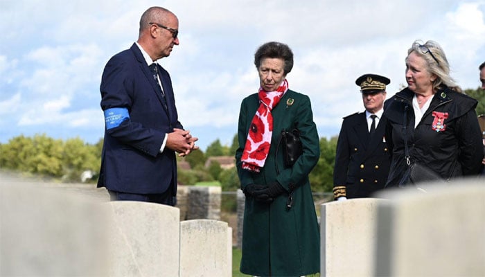 Princess Anne witnesses burial of First World War soldiers