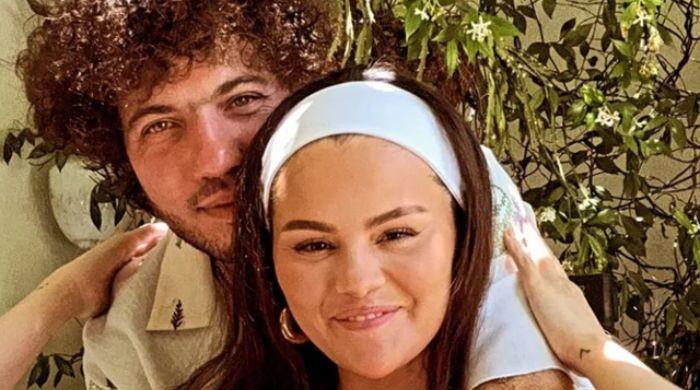 Benny Blanco reacts to Selena Gomez’s sizzling mini dress look