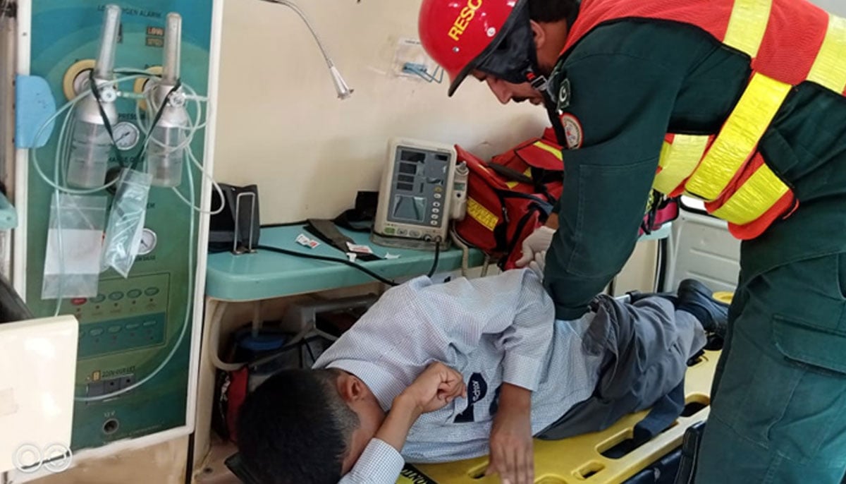 A student receives treatment after being stung by a honeybee in Rawalpindi on October 7, 2024. — Photo by reporter