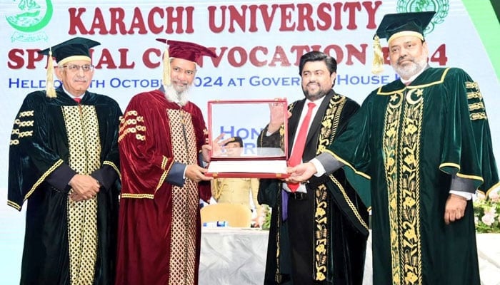 Sindh Governor Kamran Tessori (second right) awards University of Karachis honourary doctorate degree to renowned Islamic scholar Dr Zakir Naik (second left) on October 9, 2024. — Facebook/@TeamKTessori