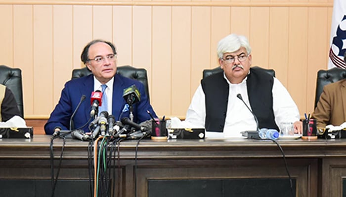 Finance Minister Senator Muhammad Aurangzeb (left) and FBR Chairman Rashid Mahmood Langrial address a press conference to brief FBR study regarding sales tax evasion in Islamabad on October 10, 2024. — PID