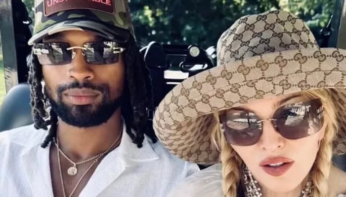 Photo: Madonnas beau Akeem Morris still flirting with pretty girls: Report