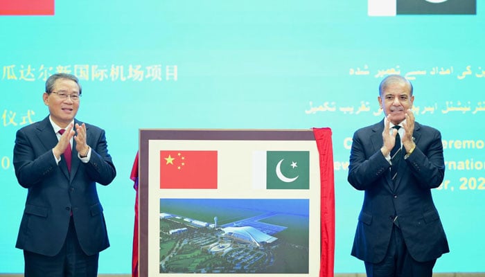 Prime Minister Shehbaz Sharif and Chinese Premier Li Qiang unveils plaque to mark completion of New Gwadar International Airport. — PID