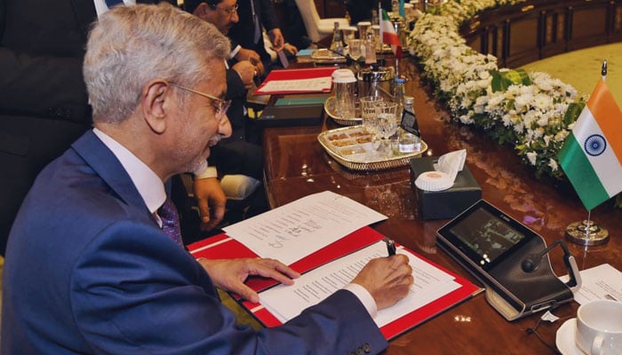 Indian FM Jaishankar signs a document during the SCO summit. X//@DrSJaishankar