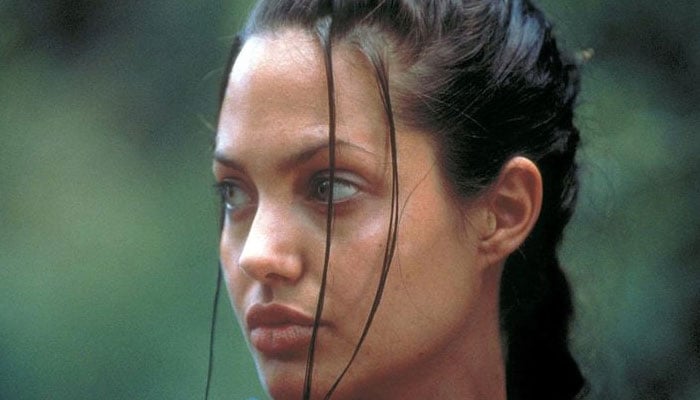 Angelina Jolie blocks aging with cosmetic procedures