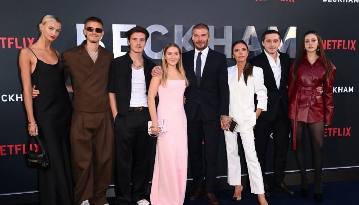 Photo: Victoria Beckham hoping best for Brooklyn amid Cruzs confession: Source