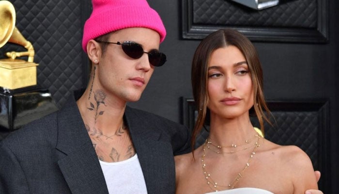 Hailey Bieber soutient Justin alors qu'il apparaît sur scène au concert de Don Toliver