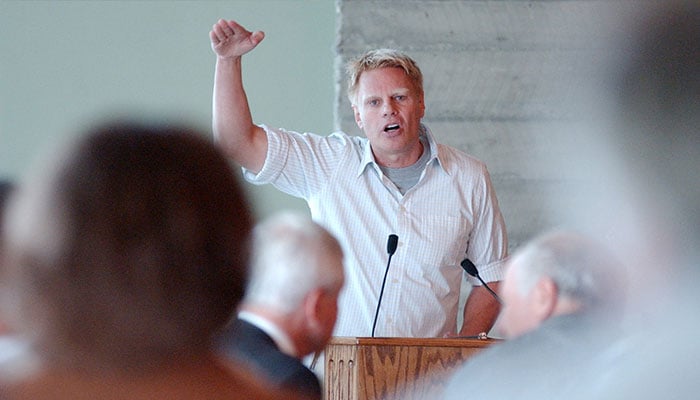 Mike Jeffries addresses shareholders during the company's annual meeting at the company's headquarters in New Albany, Ohio, US, May 22, 2003. — Reuters