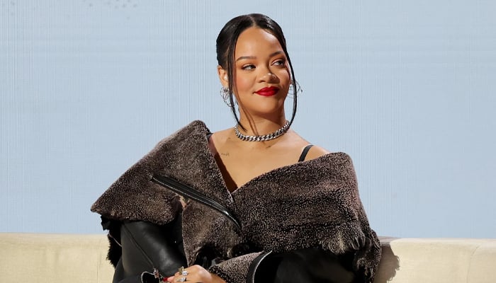 Rihanna offers sweet advice to young fan: Aim for the stars