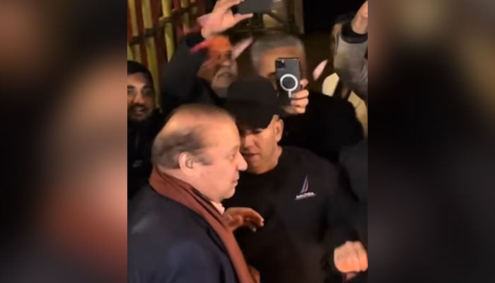 PML-N President Nawaz Sharif arrives in London on October 26, 2024, receiving a warm welcome by party supporters. — Screengrab via video/Instagram/@murtazaviews