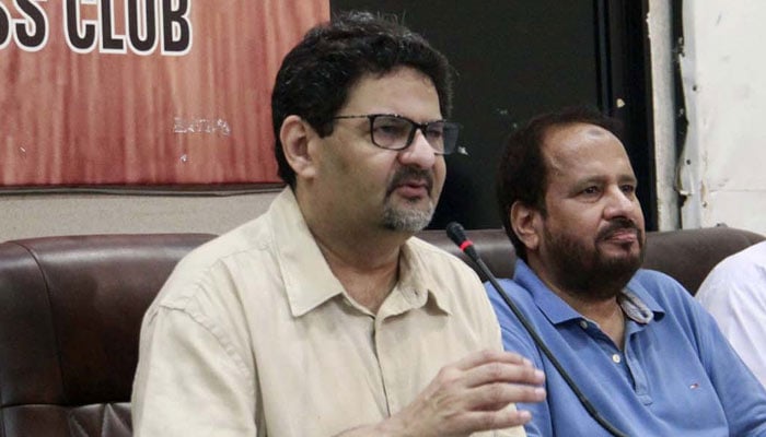 Awam Pakistan Party Secretary-General Miftah Ismail (left) addresses the media during a press conference held at the Karachi Press Club on Saturday, July 27, 2024. — APP