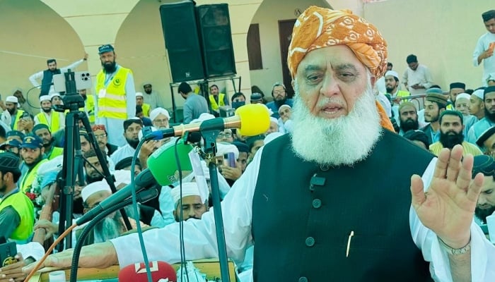 JUI-F chief Maulana Fazlur Rehman addressing people in Chenab Nagar, Chiniot, on October 25, 2024. —Facebook/ @MoulanaOfficial