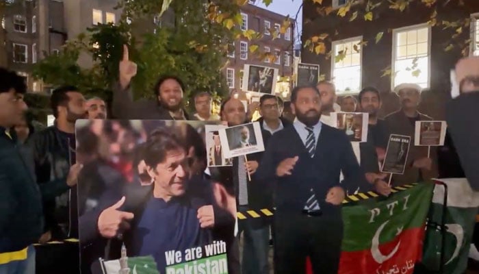 PTI supporters stage protest against former CJP Qazi Faez Isa outside Middle Temple in London on October 29, 2024. — X/@JehanzebParacha