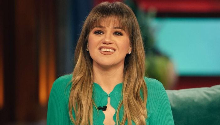 Kelly Clarkson unleashes her stunning spooky transformation