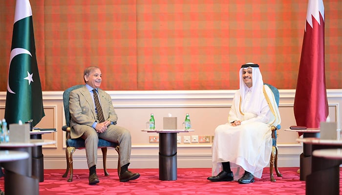 PM Shehbaz Sharif meets Sheikh Mohammed bin Abdulrahman Al Thani in Doha on October 31, 2024. — PID