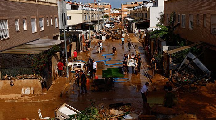 Spain flood deaths top 200, more troops join rescue