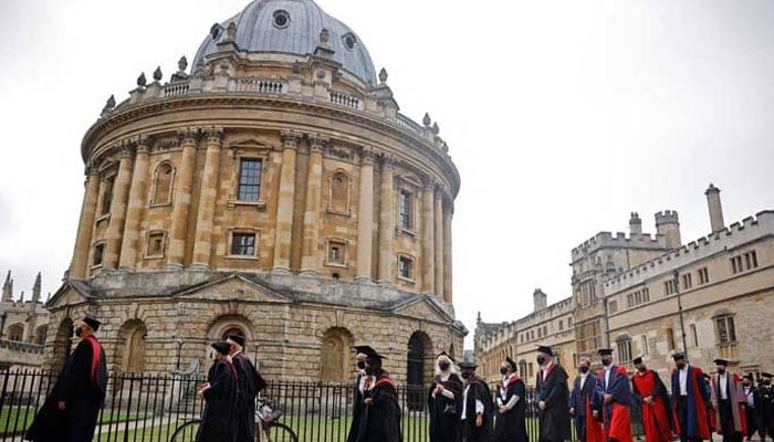 Students walk beside one of the colleges at the University of Oxford. — AFP/File