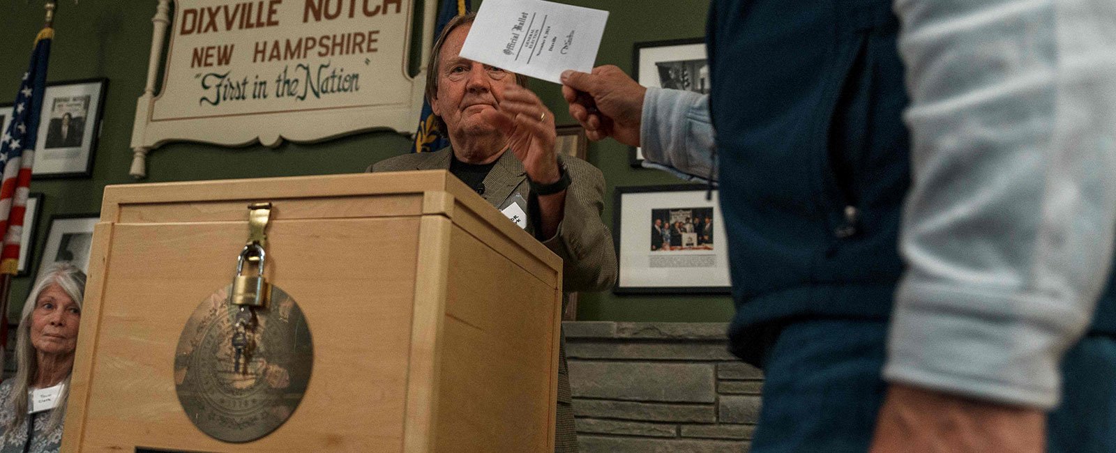 Les Otten casts the first of six ballots after polls open on November 5, 2024 in Dixville Notch, New Hampshire. Americans cast their votes on November 5, 2024. – Agence France-Presse