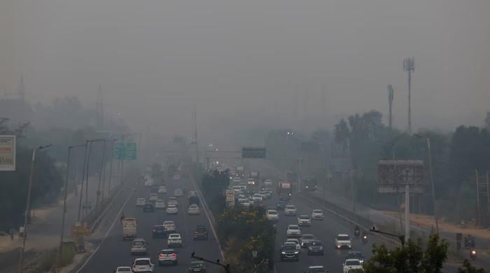 Toxic smog wreathes New Delhi as winter nears