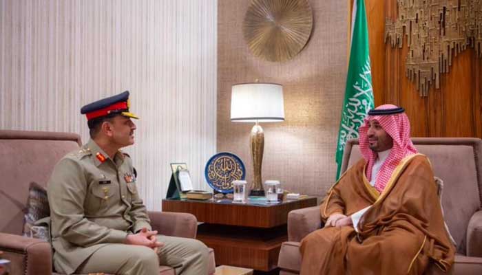 Chief of Army Staff (COAS) General Asim Munir meets Saudi Arabias Crown Prince and Prime Minister Mohammed bin Salman at Royal Palace, Riyadh, November 6, 2024. — ISPR