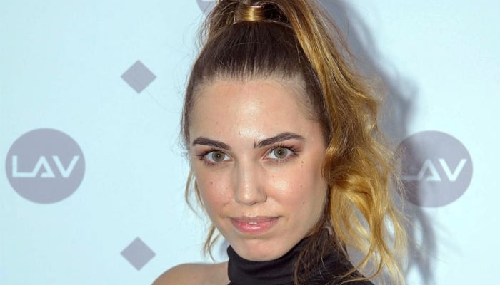 Amber Le Bon flaunts baby bump amid first pregnancy