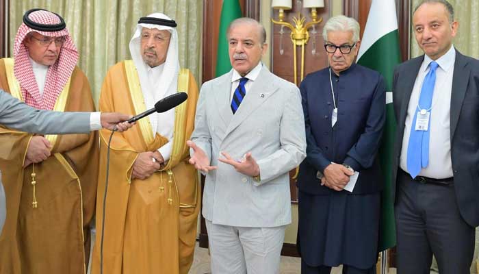 Prime Minister Shehbaz Sharif and Minister for Investment of Saudi Arabia, Engineer Khalid Bin Abdulaziz Al-Fatih address joint press conference on sidelines of 8th Future Investment Initiative Conference in Riyadh, October 30, 2024. — PID