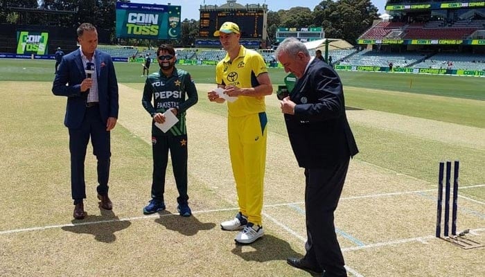 Pakistan skipper Mohammad Rizwan and Australia captain Pat Cummins carry out toss on second ODI at Adelaide Oval on November 8, 2024. — PCB