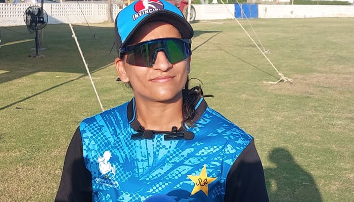 Pakistan woman cricketer Iram Javed speaks to journalists in Karachi, November 08, 2024. — Reporter