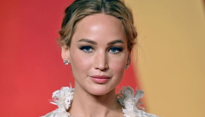 Jennifer Lawrence shows off pregnancy glow during latest outing