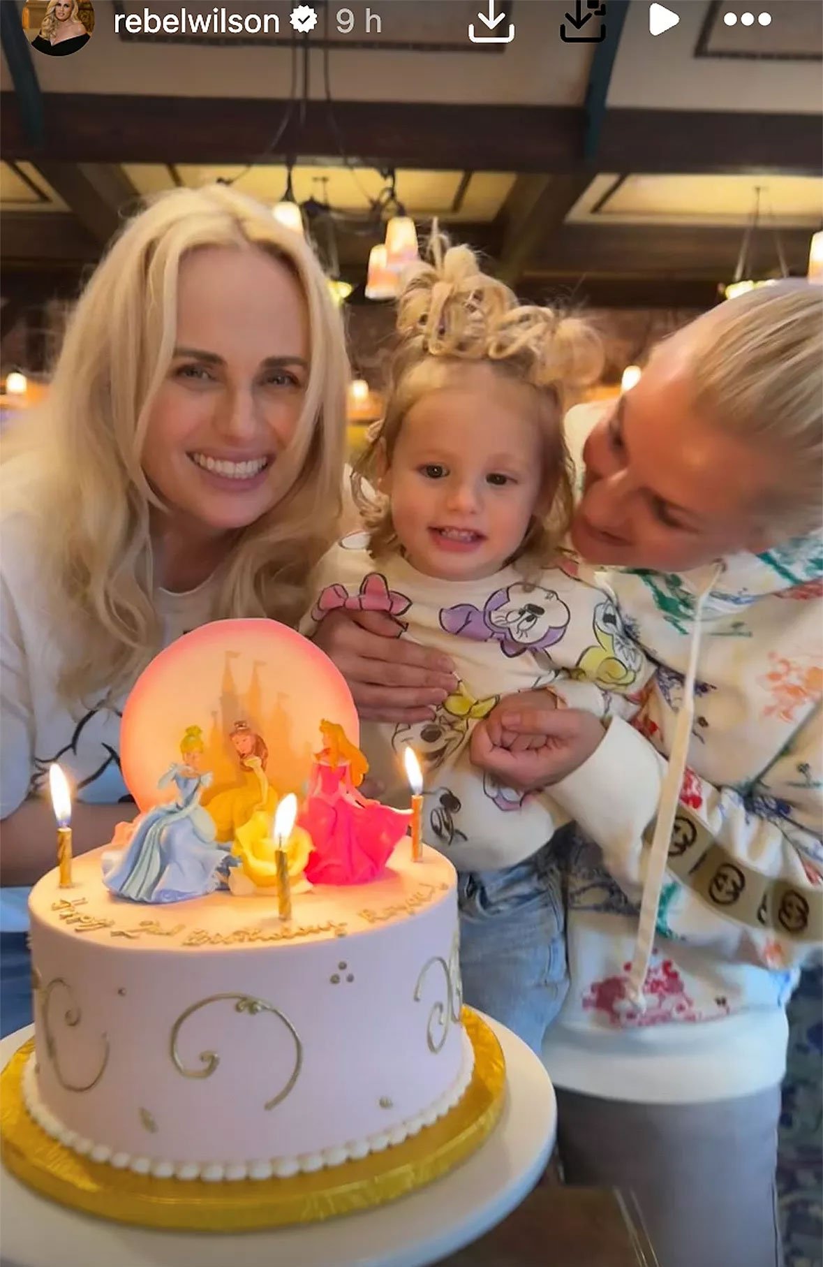 La petite fille de Rebel Wilson fête un anniversaire inspiré de Disney