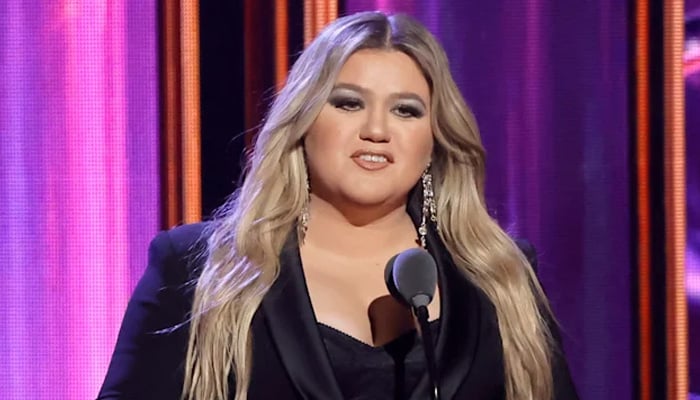 Kelly Clarkson opens up about unique tradition ahead of Christmas