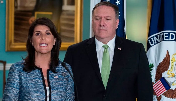 Menteri Luar Negeri AS Mike Pompeo saat itu menyaksikan Duta Besar AS untuk PBB Nikki Haley berbicara di Departemen Luar Negeri di Washington pada 19 Juni 2018. — AFP