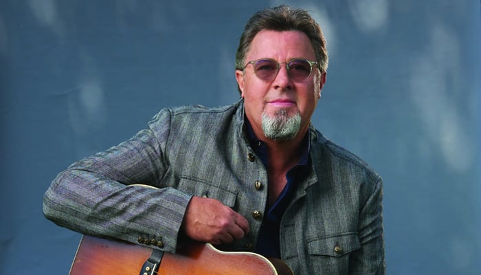 Eagles guitarist, Vince Gill, details staggeringly massive concert experience