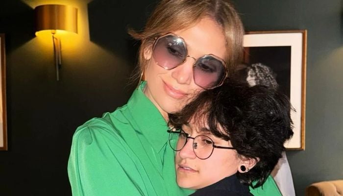 Jennifer Lopez brings Emme Muniz for Wicked premiere night