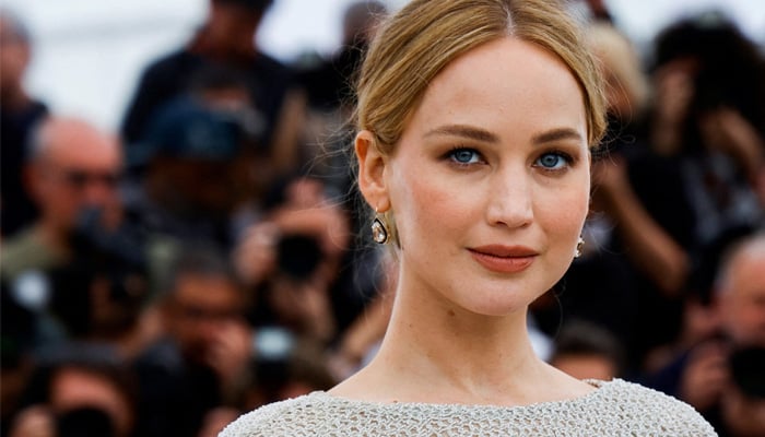 Jennifer Lawrence turns heads with bold style at Bread & Roses premiere