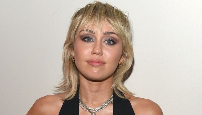 Photo: Miley Cyrus advised not to turn back on good money: Report