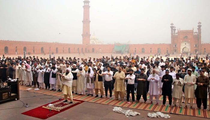 People are offering Namaz-e-Istisqa (prayers for rain) for rainfall to alleviate the hazardous conditions due to smog, at Badshahi Mosque in Lahore, on November 15, 2024. —PPI