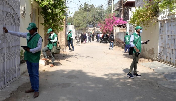 Workers of the Pakistan Bureau of Statistics going door to door to collect data during Digital Census in Hyderabad on March 1, 2023. —INP