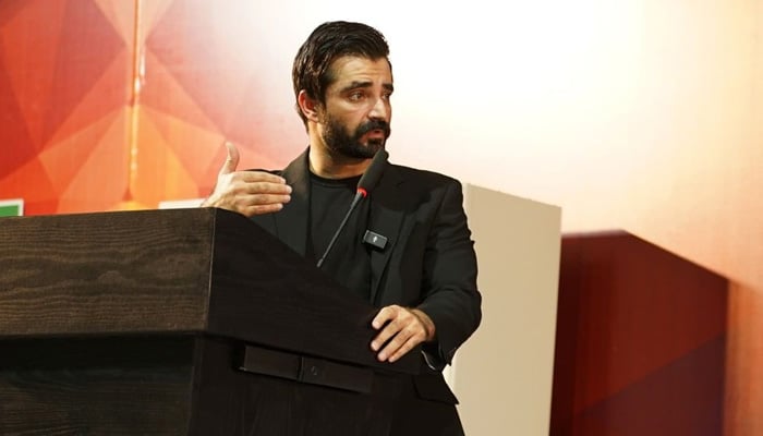 Actor Hamza Ali Abbasi speaks during an event at Ghamidi Center of Islamic Learning, Dallas, Texas, US in this undated photo. — Facebook/@hamzaaliabbasi/File