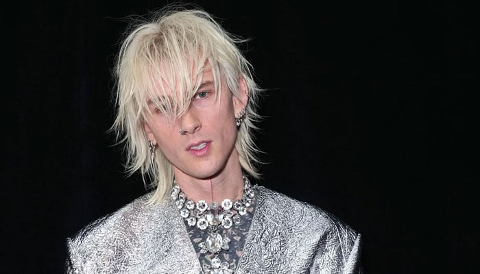 Machine Gun Kelly teams up with Gwen Stefani on The Voice