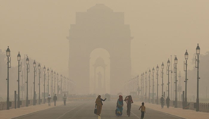 India Gate seen enveloped with smog amid ongoing pollution crisis in New Delhi, India, November 19, 2024. — Reuters