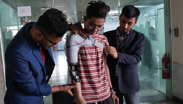 A protester who lost his arm in July´s students´ revolution tries out a prosthetic arm manufactured by Robolife Technologies in Dhaka on November 21, 2024. — AFP