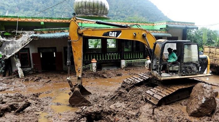 The search for 7 missing people has resumed in Indonesia after landslides and floods killed 15 people

 – Newsad