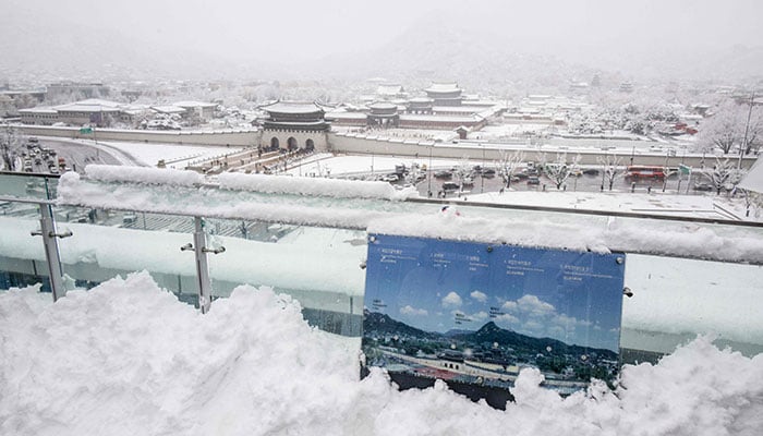 Heavy snow falls on the grounds of Gyeongbokgung Palace in central Seoul on November 27, 2024. — AFP