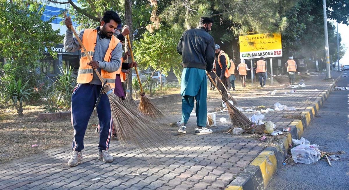 CDA workers busy in cleaning the area following PTI protest in Islamabad on November 27, 2024. — APP