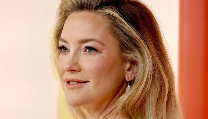 Kate Hudson bares skin for Thanksgiving festivities