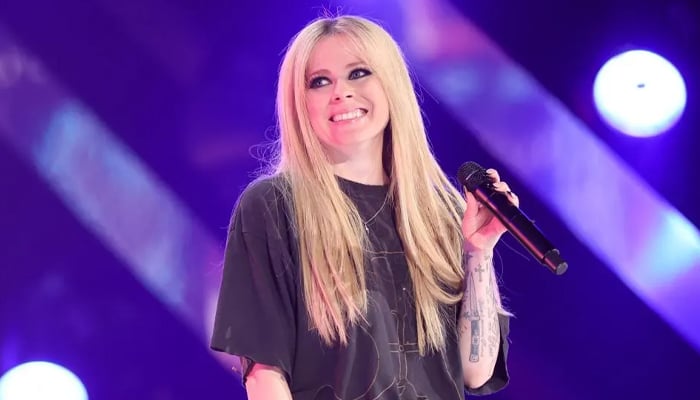 Avril Lavigne not ready to end Greatest Hits Tour