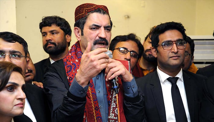 PTI leader Sher Afzal Marwat addresses the members of Hyderabad District Bar in Hyderabad in this undated image. — INP/File