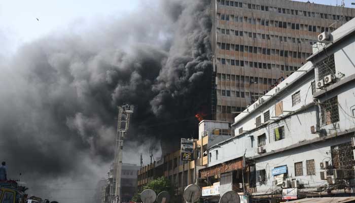 Fire at Rimpa Plaza on MA Jinnah Road, Karachi, on December 3, 2024. — Online